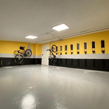 Spirit Hotel Gran Bilbao Zewnętrze zdjęcie Bike garage
