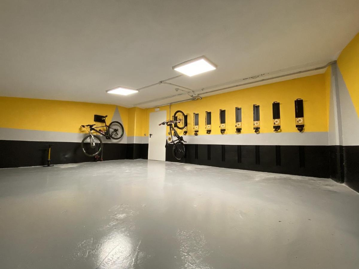 Spirit Hotel Gran Bilbao Zewnętrze zdjęcie Bike garage